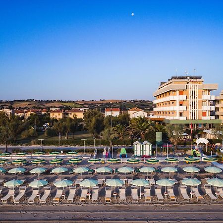 Una Hotels Imperial Beach Hotel Marotta Eksteriør billede