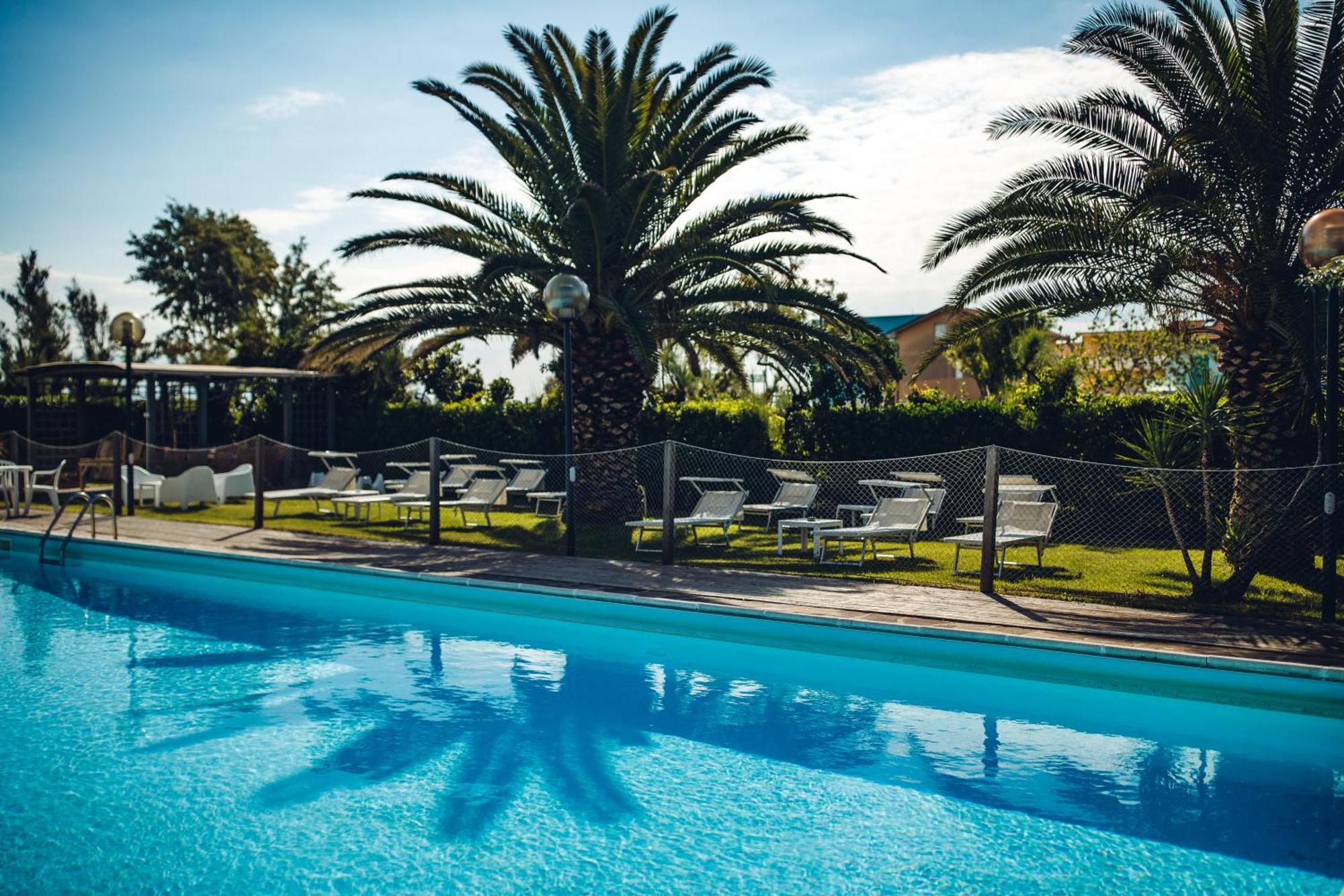 Una Hotels Imperial Beach Hotel Marotta Eksteriør billede