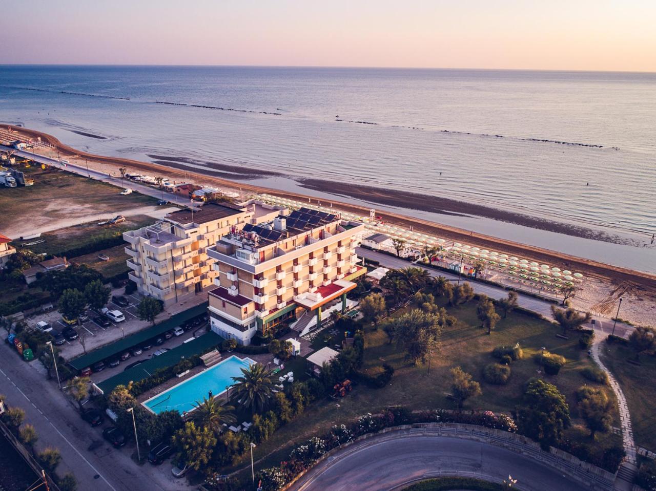 Una Hotels Imperial Beach Hotel Marotta Eksteriør billede