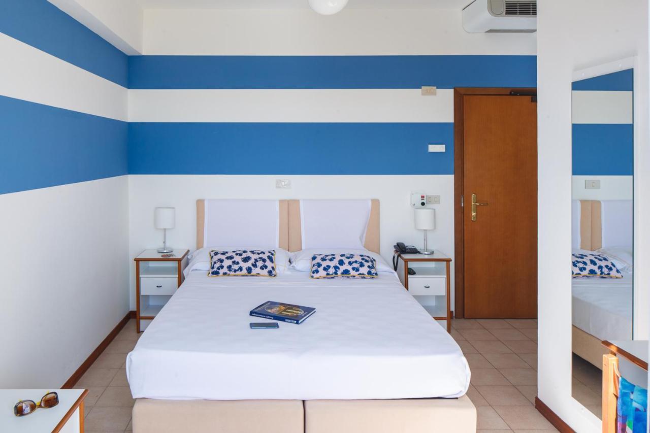 Una Hotels Imperial Beach Hotel Marotta Eksteriør billede
